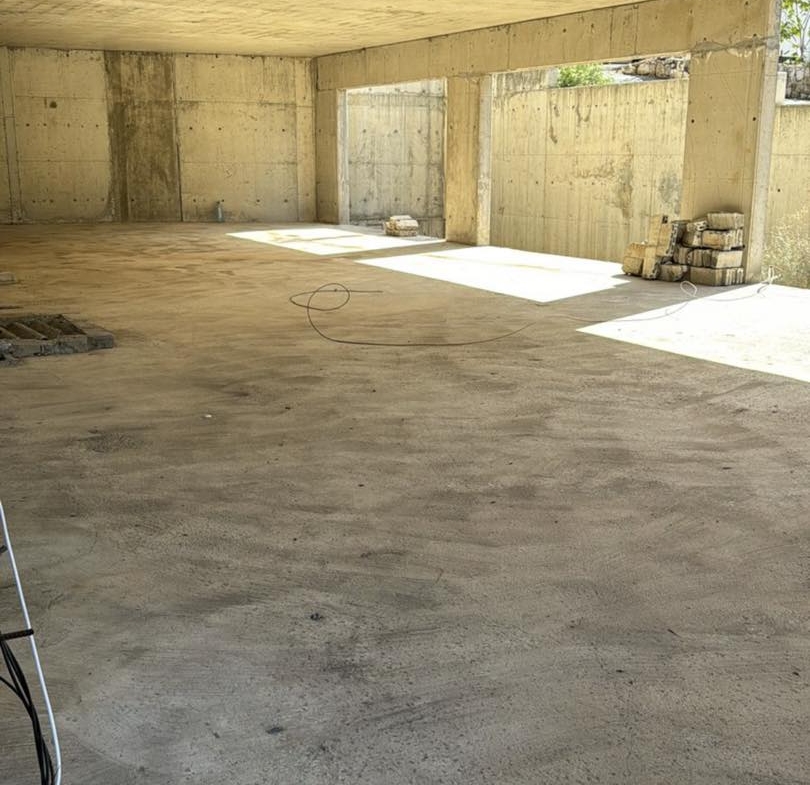 Showroom for rent in Kfarhbab