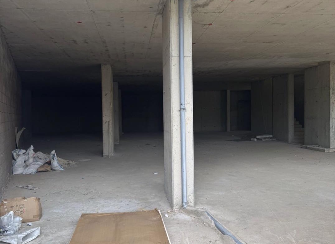 Showroom for rent in Kfarhbab