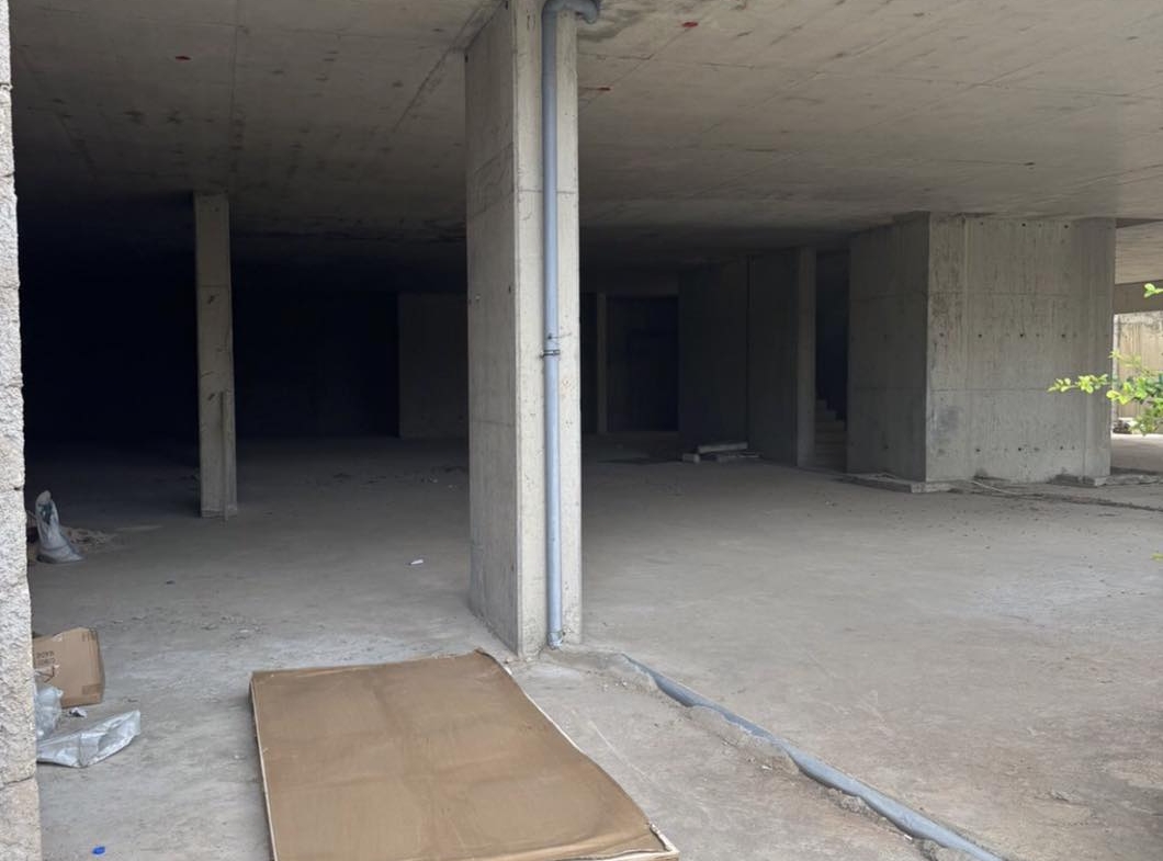 Showroom for rent in Kfarhbab