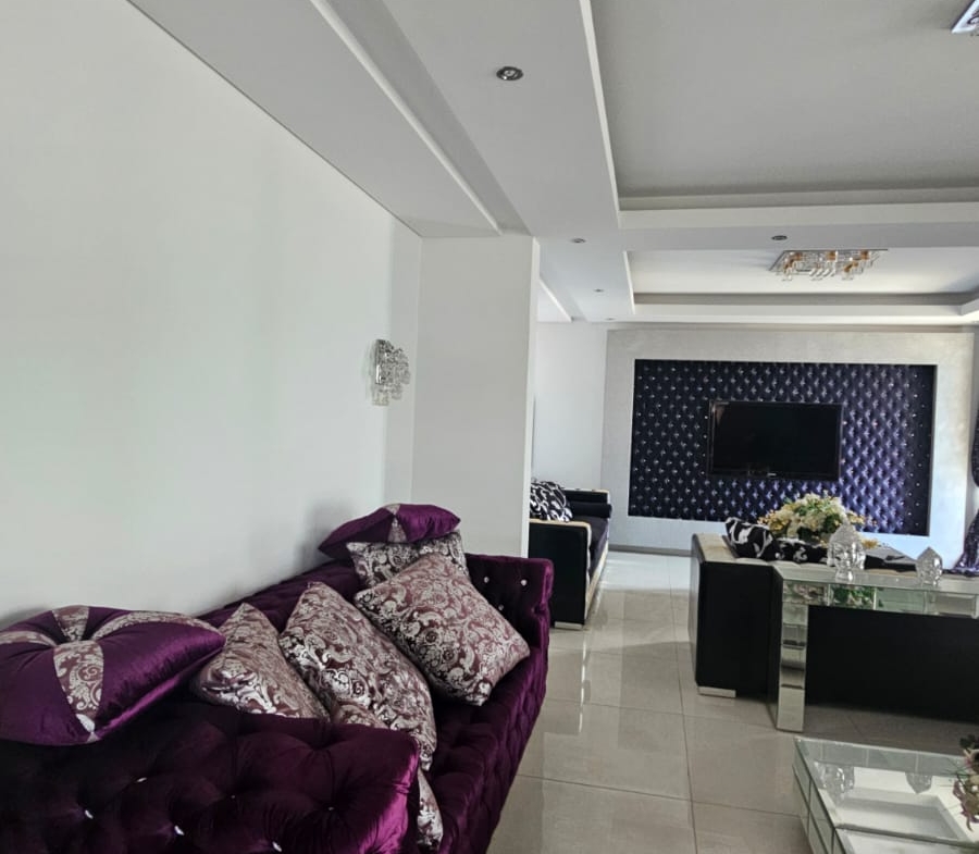 Full-Floor Luxury Penthouse for Sale in Adma – Sea, Mountain and City Views - Photo 14