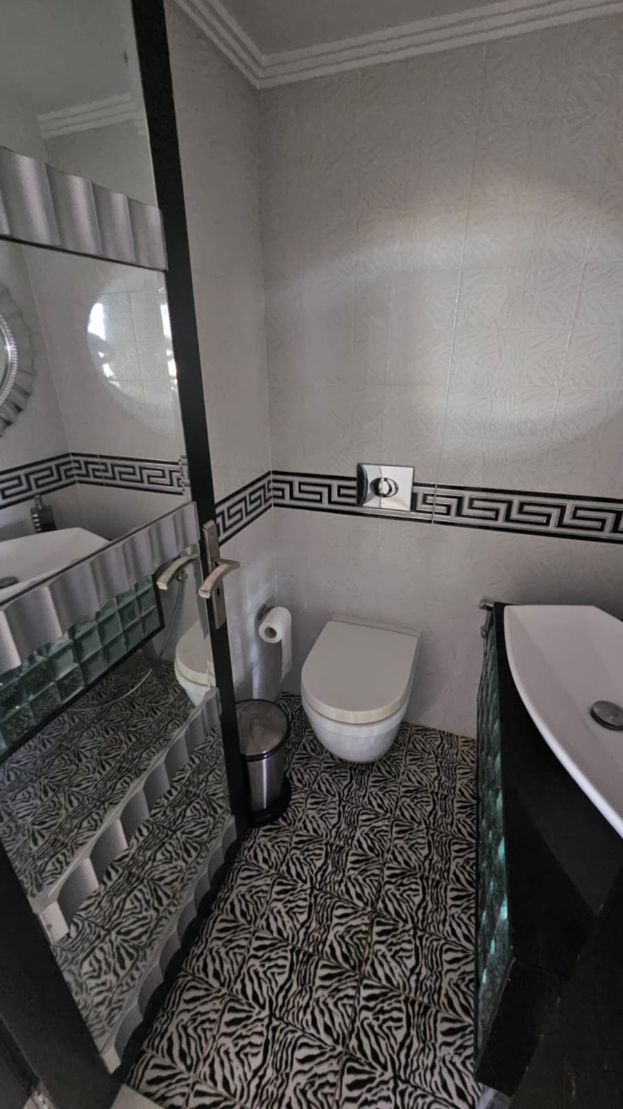 adma-penthouse-Versace (24) Full-Floor Luxury Penthouse for Sale in Adma – Sea, Mountain and City Views - Photo 17