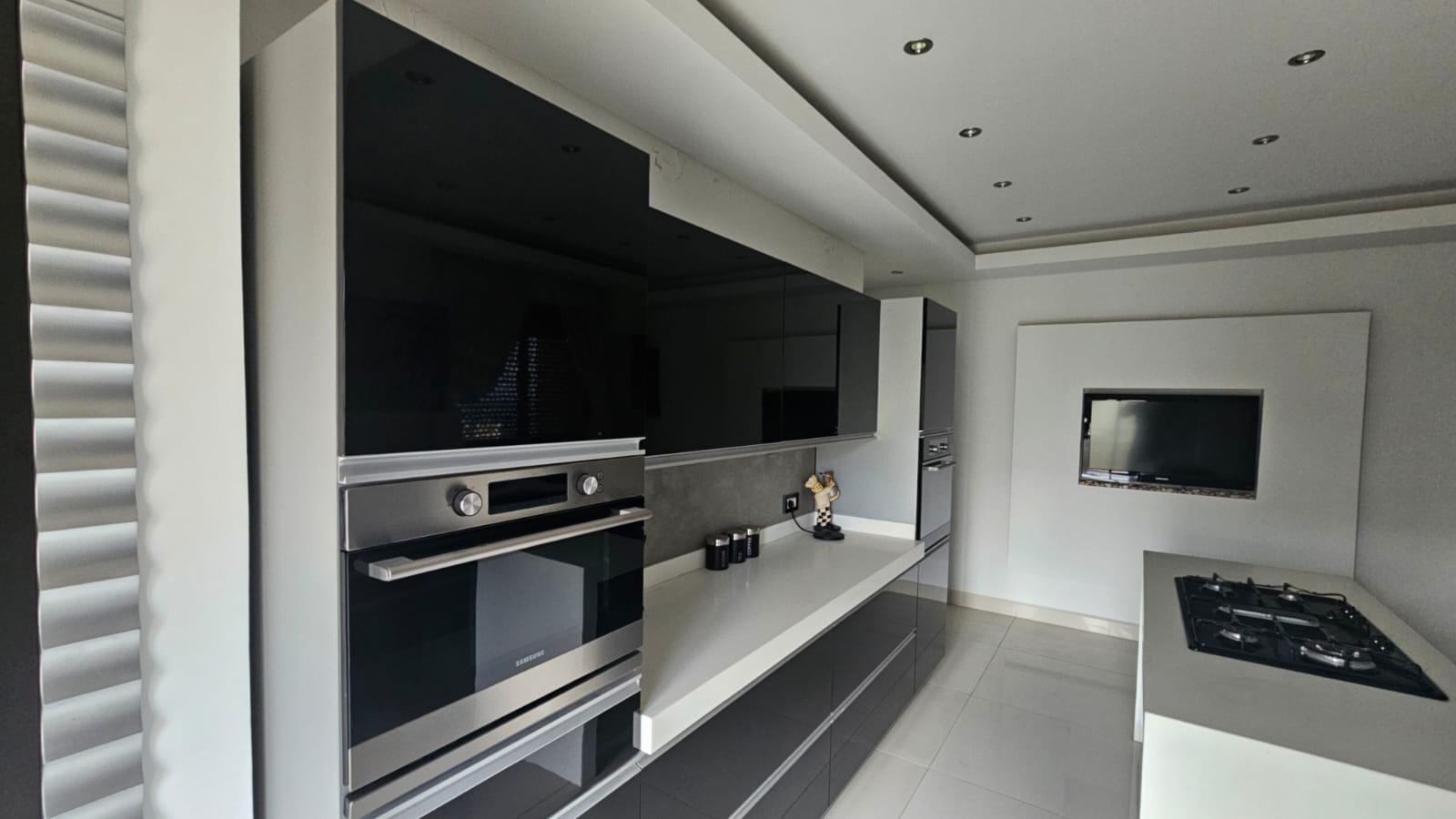 adma-penthouse-Versace (5) Full-Floor Luxury Penthouse for Sale in Adma – Sea, Mountain and City Views - Photo 38